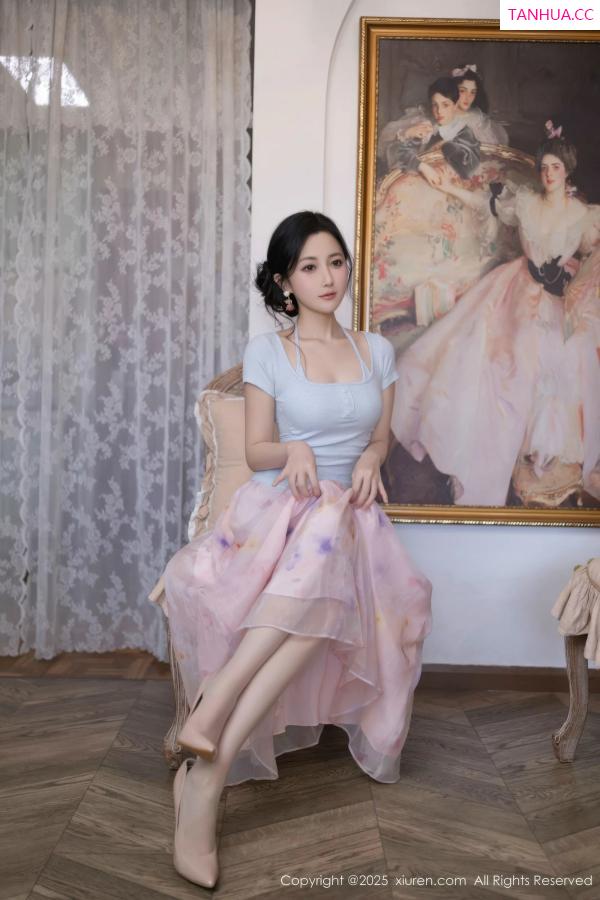 鱼子酱fish  [XiuRen]高清写真图 2025.08.15 No.10656 鱼子酱Fish 肉色丝袜第4张图片
